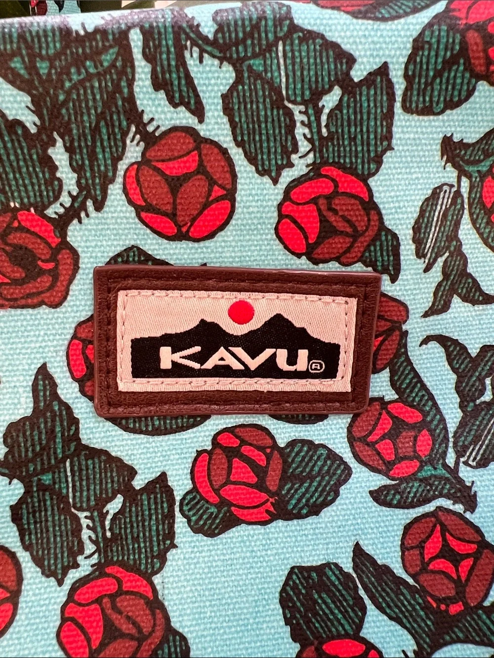 Kavu Getaway weekender bag Turquoise Red Rose-Print Tote